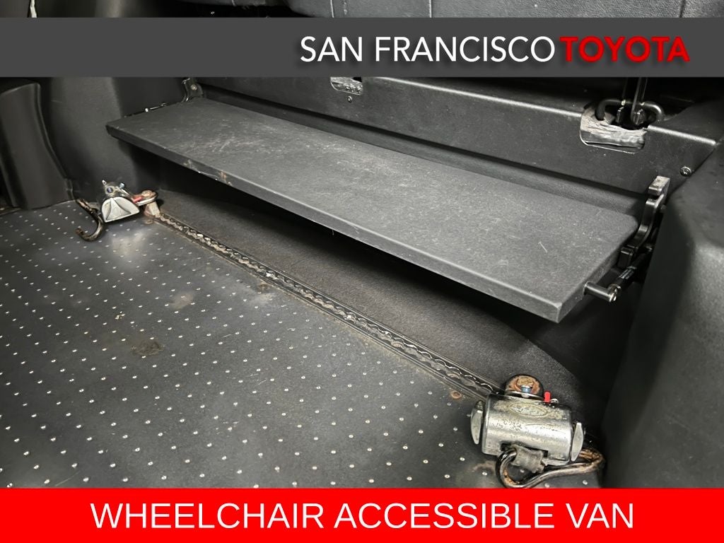 2017 Toyota Sienna SE 8 Passenger