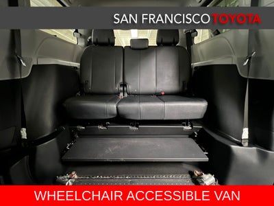 2017 Toyota Sienna SE 8 Passenger
