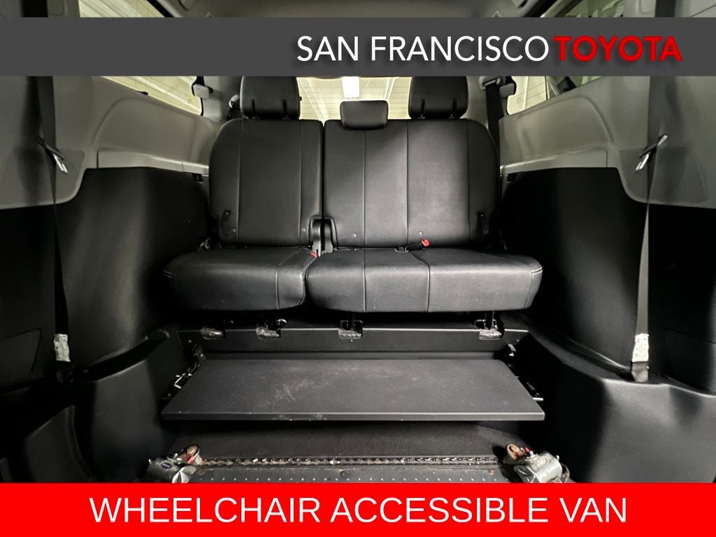 2017 Toyota Sienna SE 8 Passenger