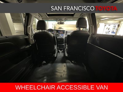 2017 Toyota Sienna SE 8 Passenger