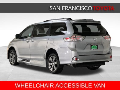 2017 Toyota Sienna SE 8 Passenger