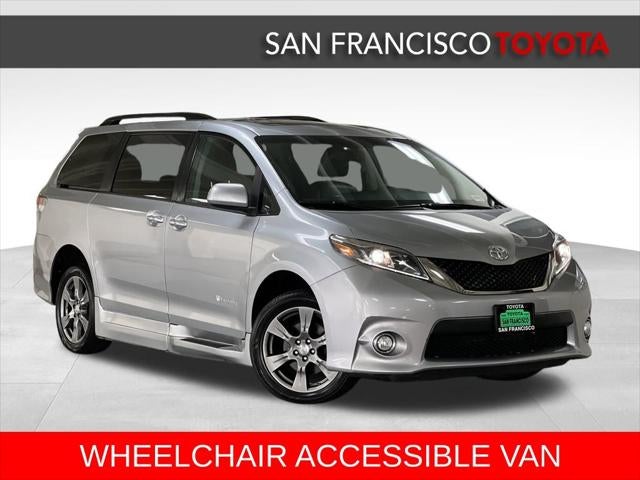2017 Toyota Sienna SE 8 Passenger