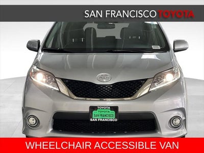 2017 Toyota Sienna SE 8 Passenger