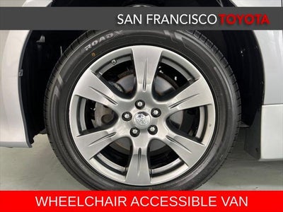 2017 Toyota Sienna SE 8 Passenger