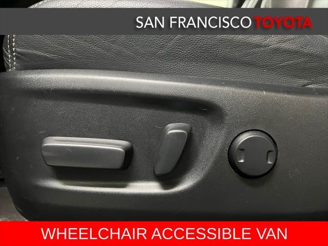 2017 Toyota Sienna SE 8 Passenger