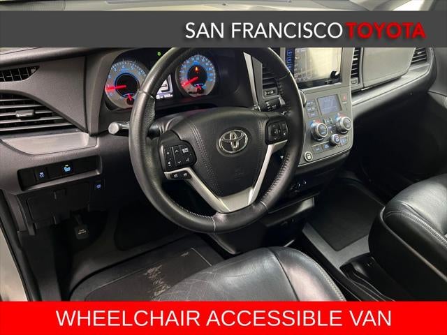 2017 Toyota Sienna SE 8 Passenger
