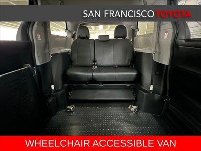 2017 Toyota Sienna SE 8 Passenger