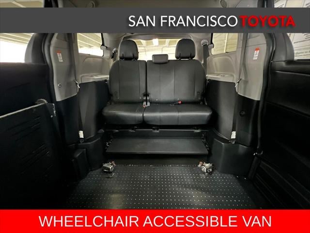 2017 Toyota Sienna SE 8 Passenger