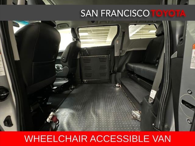 2017 Toyota Sienna SE 8 Passenger