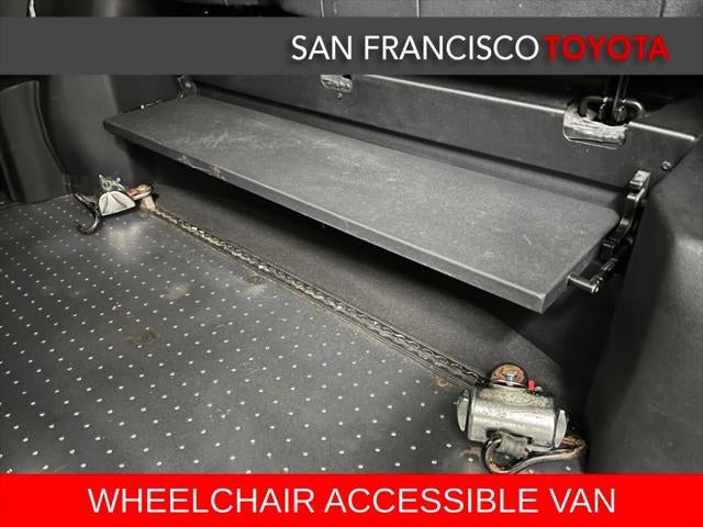 2017 Toyota Sienna SE 8 Passenger