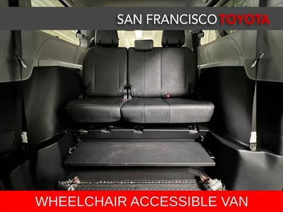 2017 Toyota Sienna SE 8 Passenger