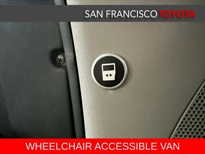 2017 Toyota Sienna SE 8 Passenger