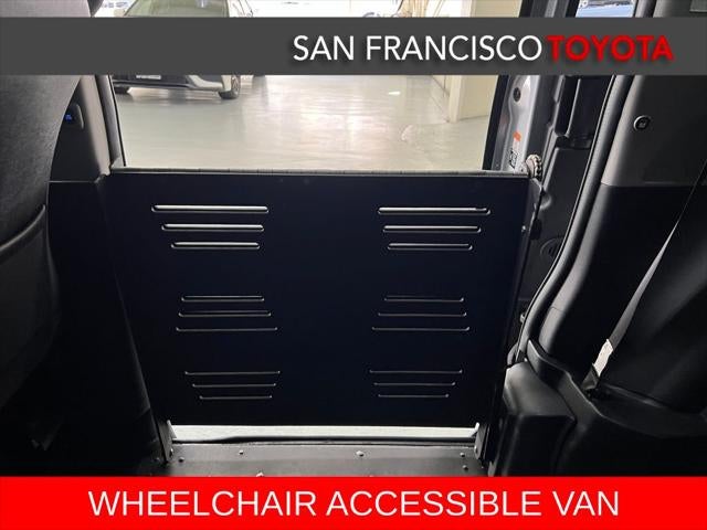 2017 Toyota Sienna SE 8 Passenger