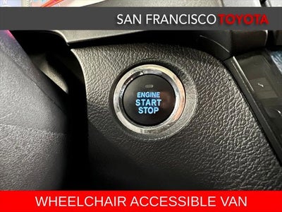 2017 Toyota Sienna SE 8 Passenger