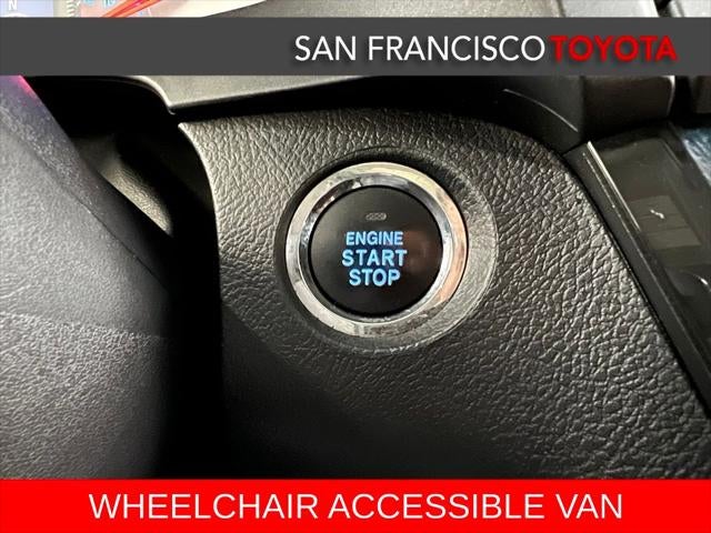 2017 Toyota Sienna SE 8 Passenger