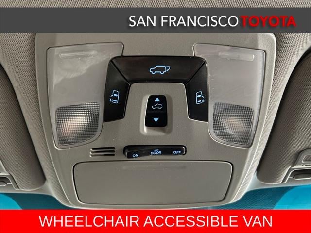 2017 Toyota Sienna SE 8 Passenger