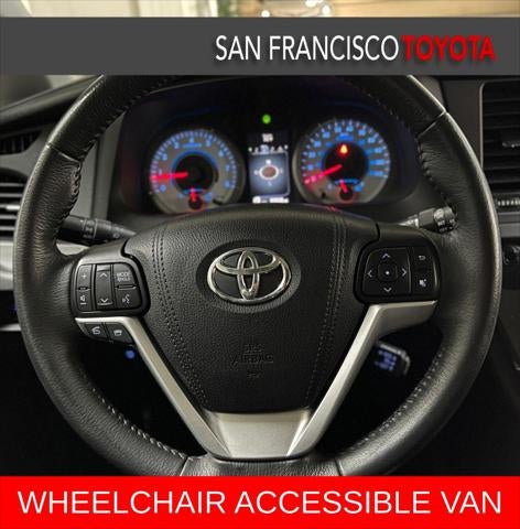 2017 Toyota Sienna SE 8 Passenger