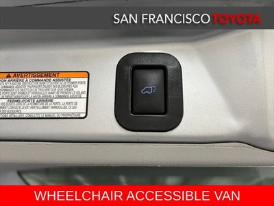 2017 Toyota Sienna SE 8 Passenger