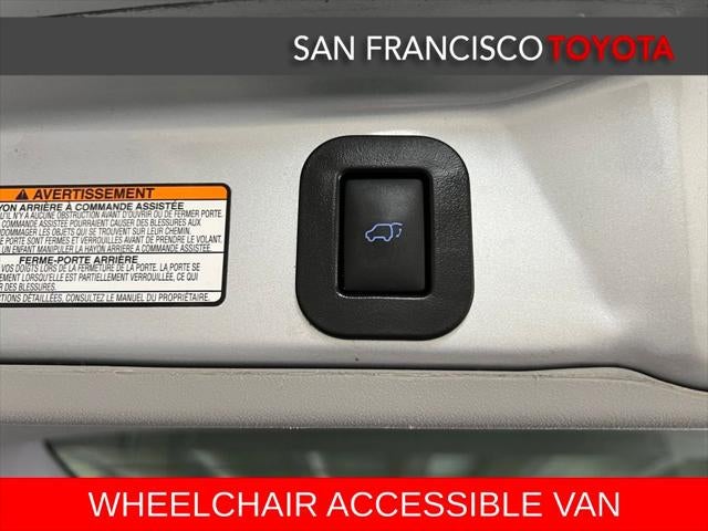 2017 Toyota Sienna SE 8 Passenger