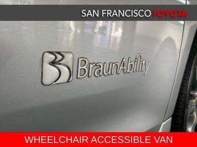 2017 Toyota Sienna SE 8 Passenger