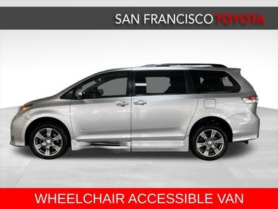 2017 Toyota Sienna SE 8 Passenger