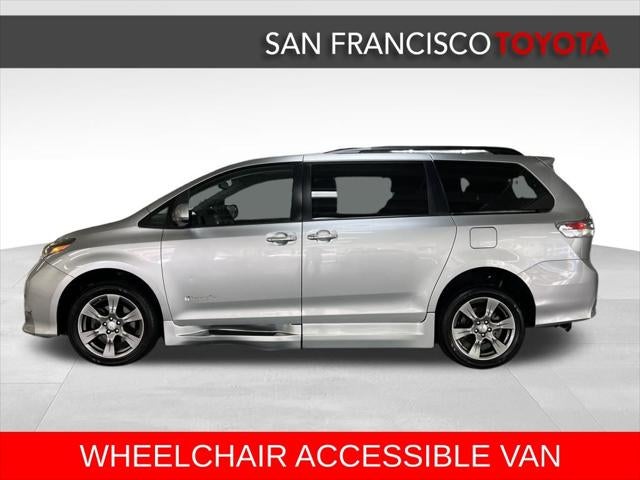 2017 Toyota Sienna SE 8 Passenger