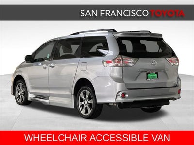 2017 Toyota Sienna SE 8 Passenger