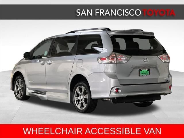 2017 Toyota Sienna SE 8 Passenger