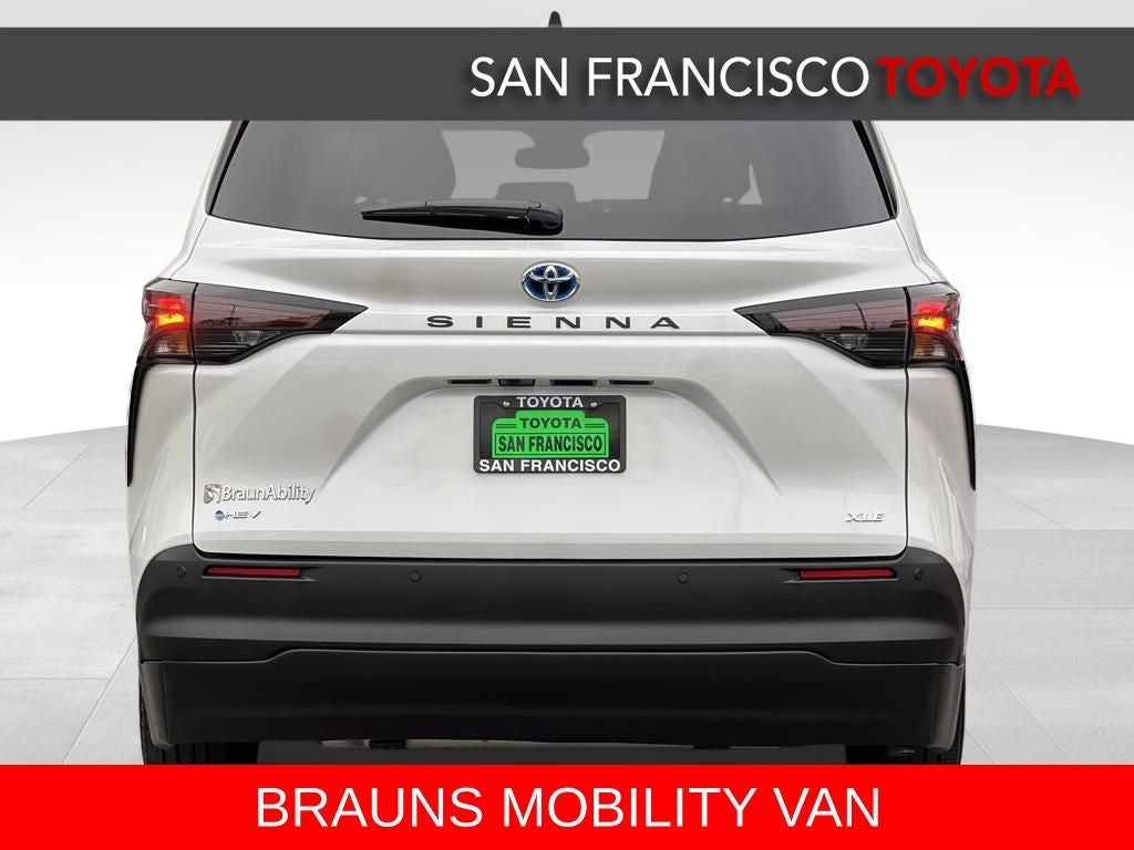 2025 Toyota Sienna XLE 8 Passenger