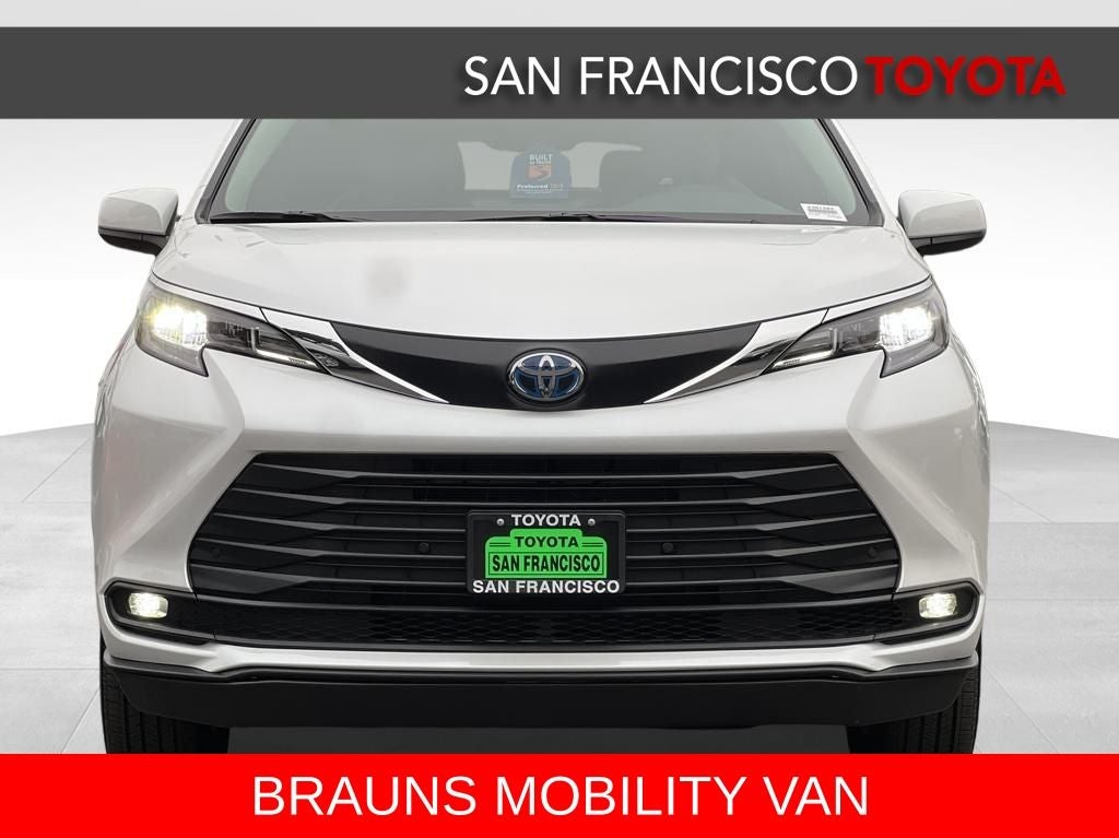 2025 Toyota Sienna XLE 8 Passenger