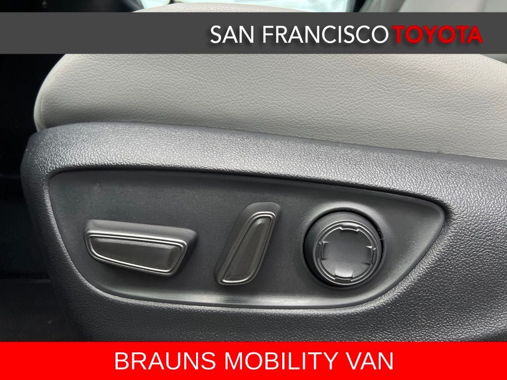 2025 Toyota Sienna XLE 8 Passenger