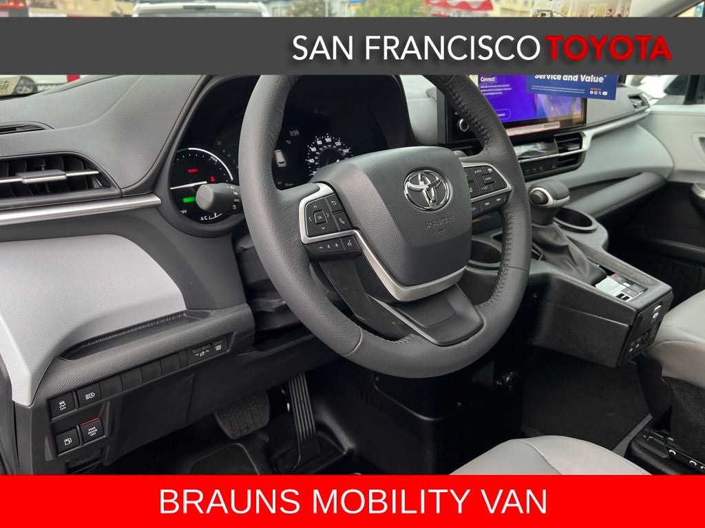 2025 Toyota Sienna XLE 8 Passenger