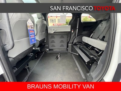2025 Toyota Sienna XLE 8 Passenger