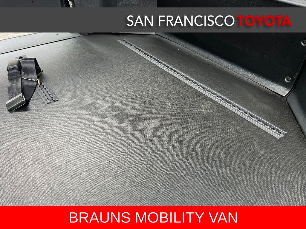 2025 Toyota Sienna XLE 8 Passenger