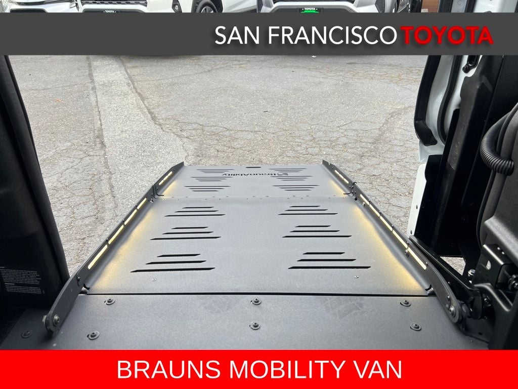 2025 Toyota Sienna XLE 8 Passenger