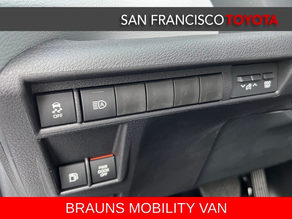 2025 Toyota Sienna XLE 8 Passenger