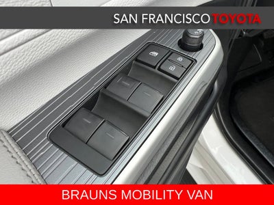 2025 Toyota Sienna XLE 8 Passenger