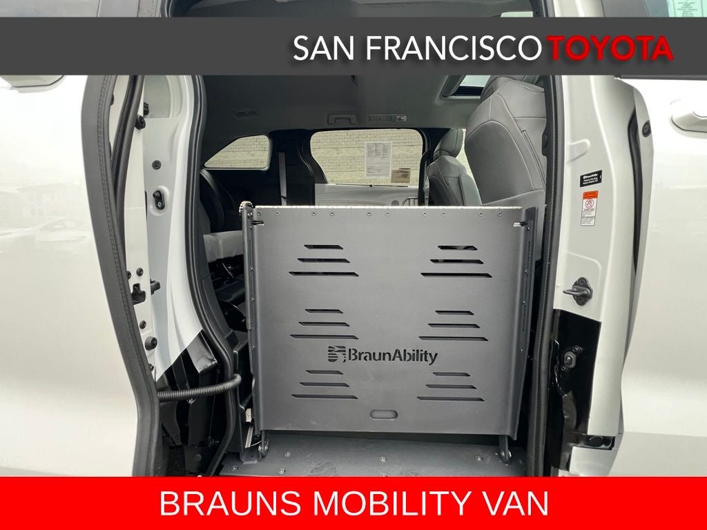 2025 Toyota Sienna XLE 8 Passenger