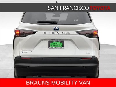 2025 Toyota Sienna XLE 8 Passenger