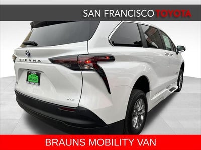 2025 Toyota Sienna XLE 8 Passenger