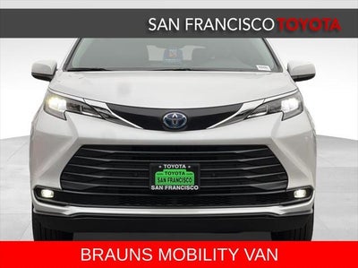 2025 Toyota Sienna XLE 8 Passenger