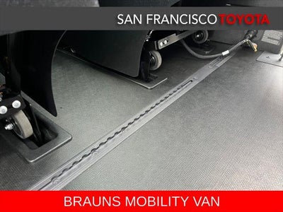 2025 Toyota Sienna XLE 8 Passenger