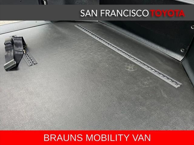 2025 Toyota Sienna XLE 8 Passenger