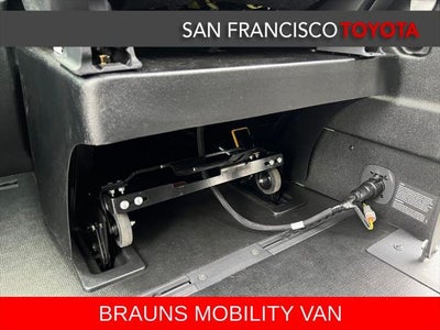 2025 Toyota Sienna XLE 8 Passenger