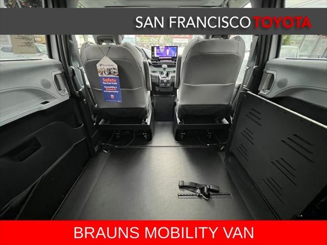 2025 Toyota Sienna XLE 8 Passenger