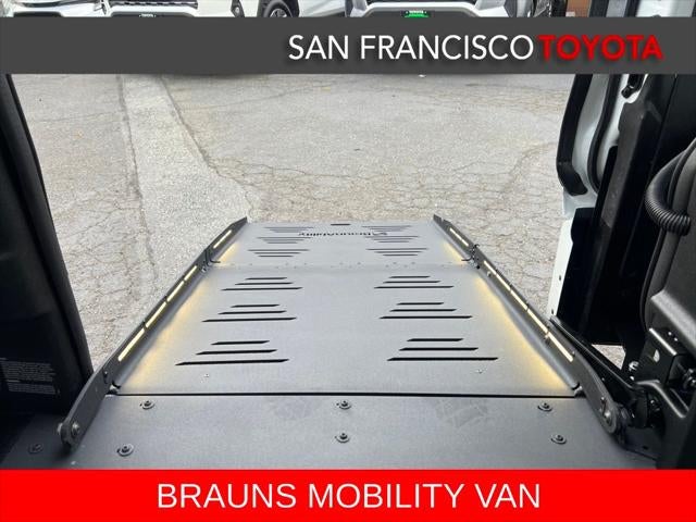 2025 Toyota Sienna XLE 8 Passenger