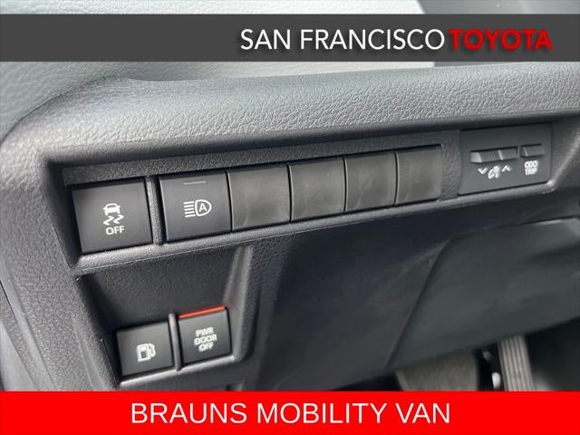 2025 Toyota Sienna XLE 8 Passenger