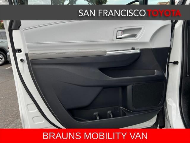 2025 Toyota Sienna XLE 8 Passenger
