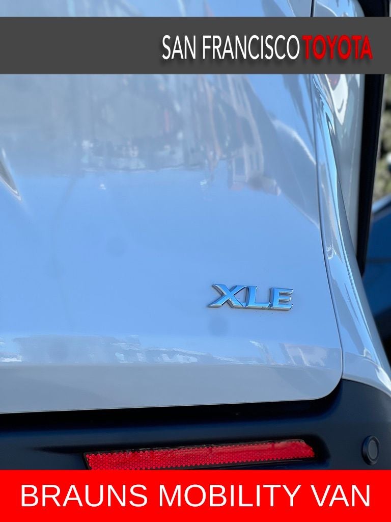 2026 Toyota Sienna XLE 8 Passenger