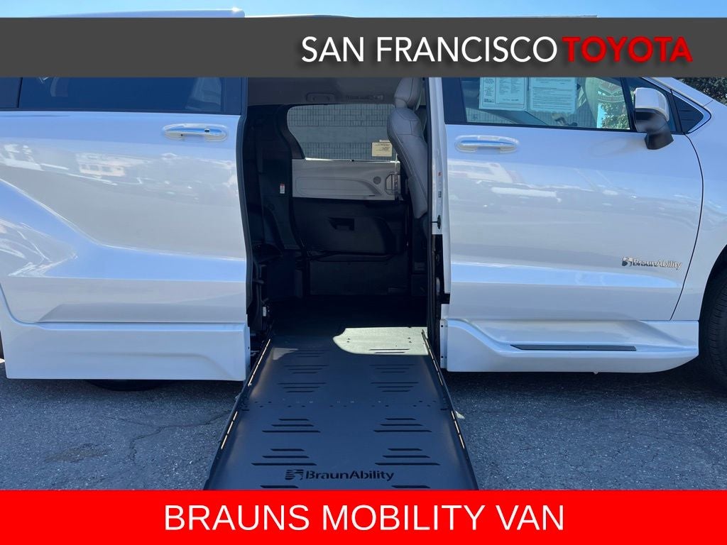 2026 Toyota Sienna XLE 8 Passenger